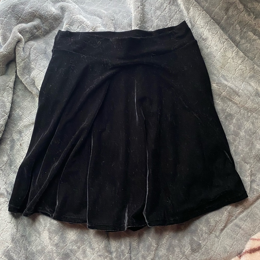 Black flowy mini skirt:) size medium